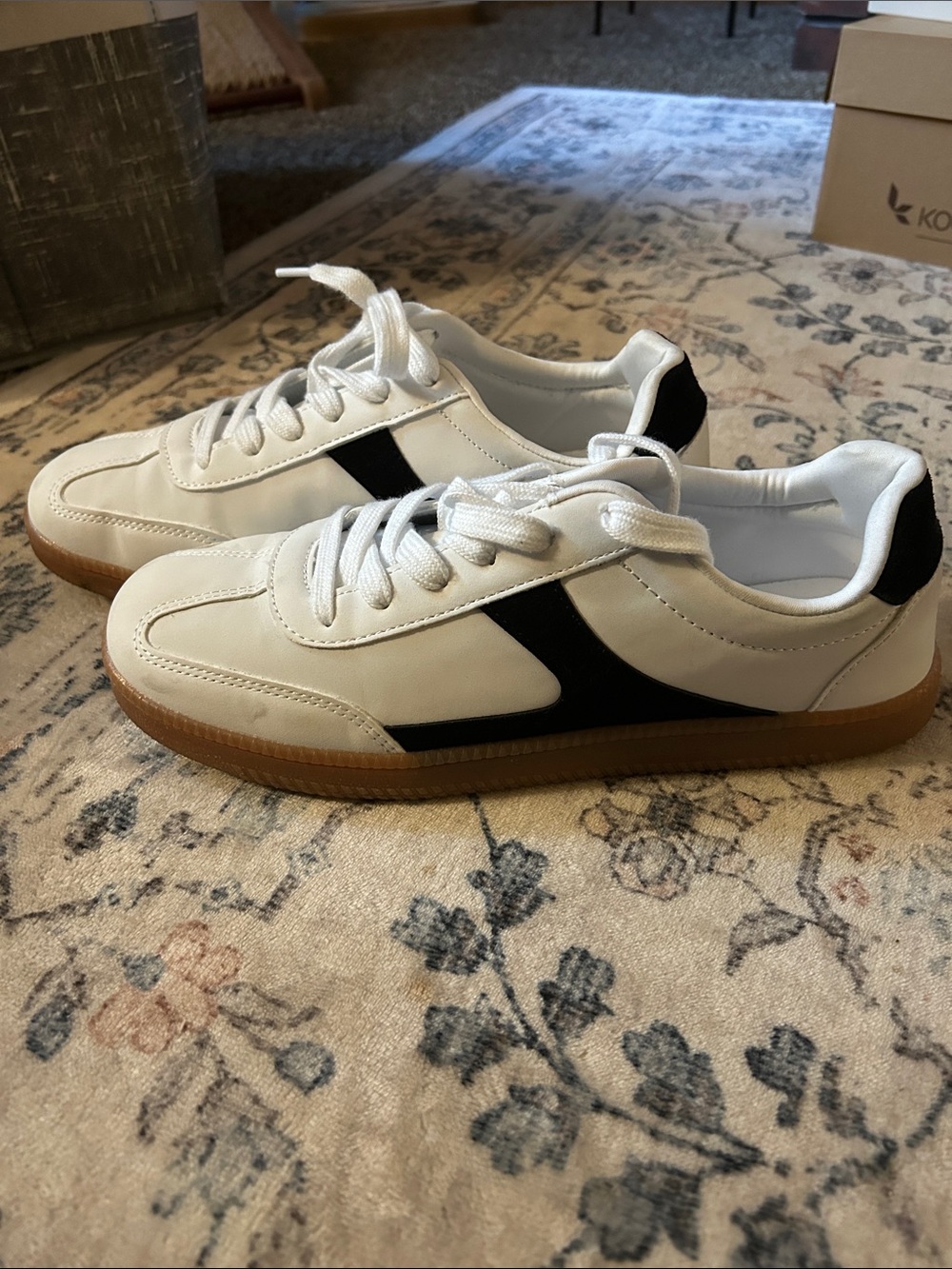 No Boundaries White and Black Low-Top Sneakers with Gum Sole